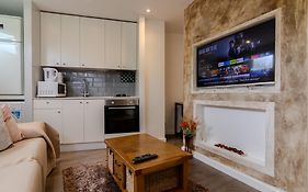 Modern Studio Apartment With Free Wifi